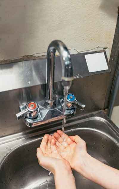 washing hands to prevent pneumonia